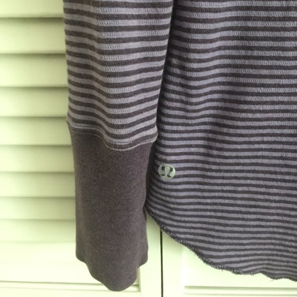 SOLD Lululemon purple sweatshirt fits size 8 or 10 - Picture 5 of 8